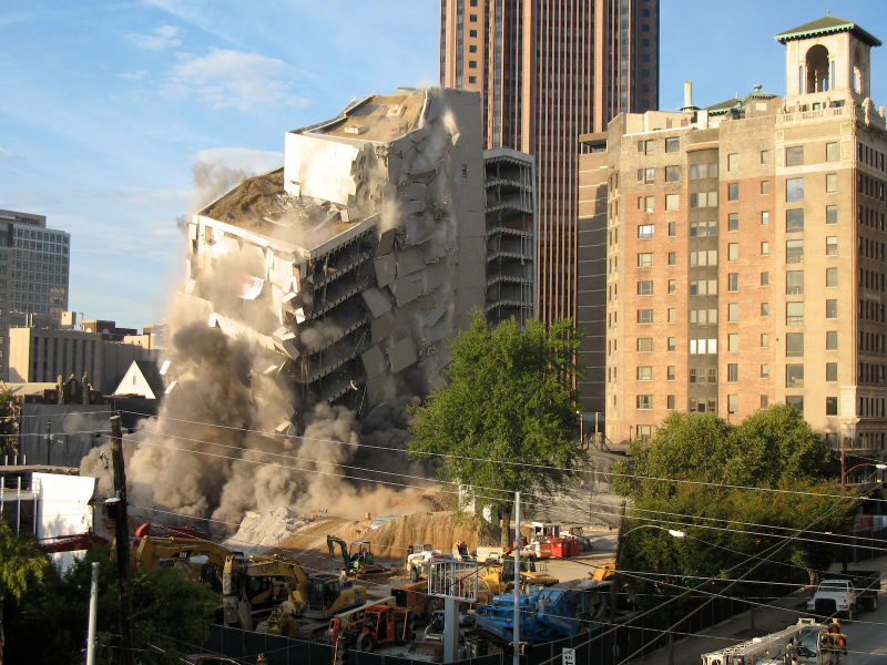 Illustration for article titled The Joy Of Watching Huge Buildings Implode